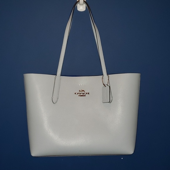 avenue tote coach